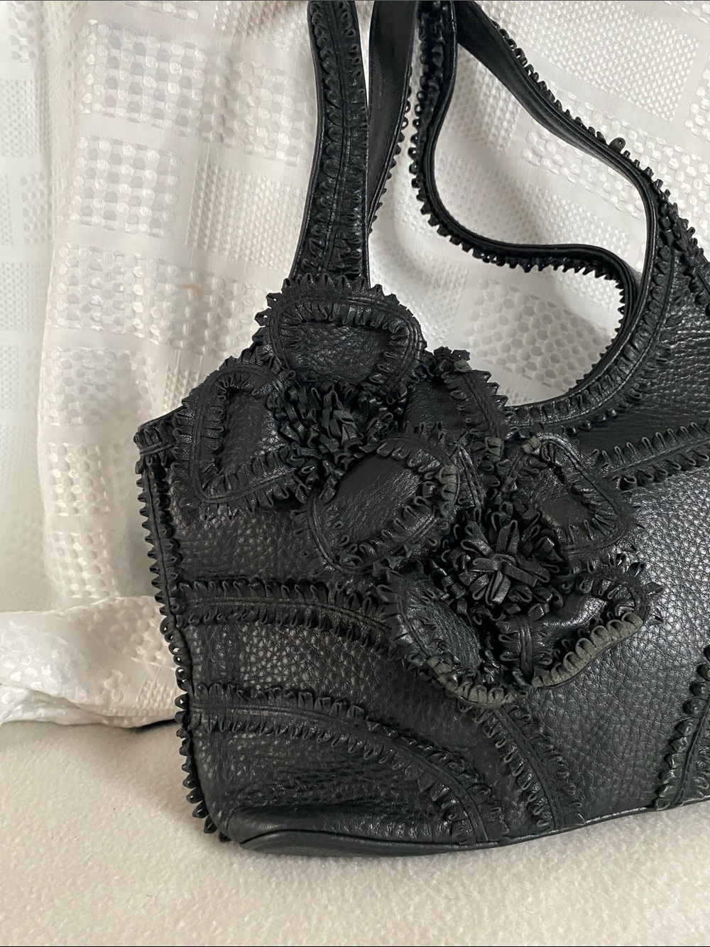 Isabella Fiore Black Pebbled Leather floral appliqué  Satchel Y2K Shoulder Bag - Picture 2 of 10